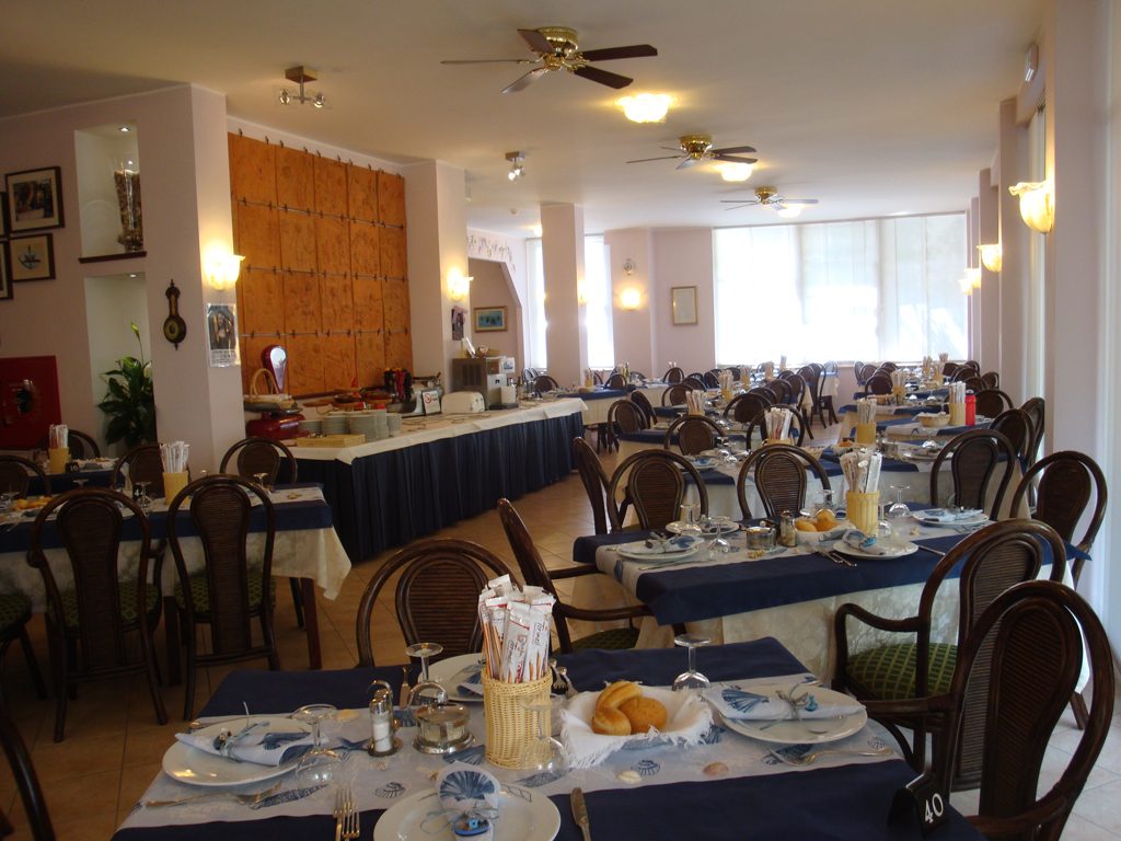 sala-da-pranzo-blu