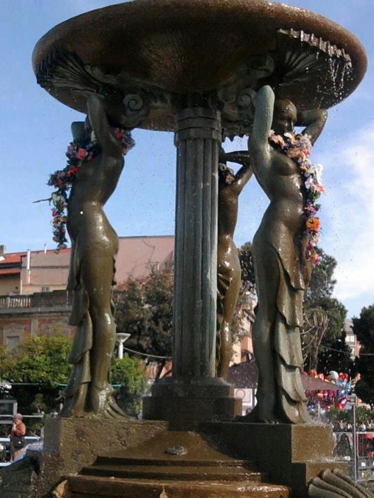 La fontana delle sirene in piazza 1° maggio a Cattolica